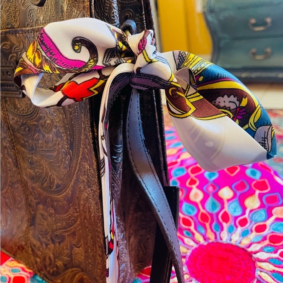 Four beautiful silky twillys in bold colorful patterns. Brand new! - Picture 7 of 11